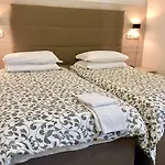 Hotel Academy 3*