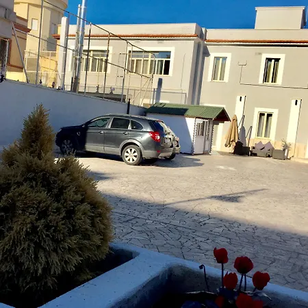 Academy فندق