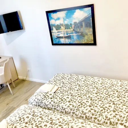 Academy 3* فيوميتشينو