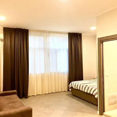 Academy فيوميتشينو