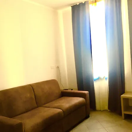 فندق Academy فيوميتشينو