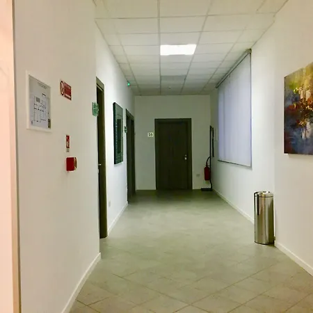 Academy فندق فيوميتشينو