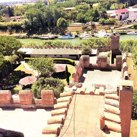 فندق Academy فيوميتشينو