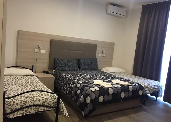 Academy מלון 3*