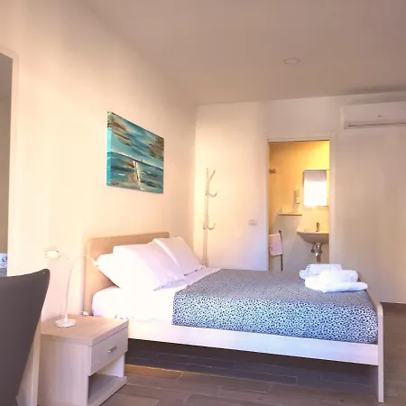 Academy Hotel 3*