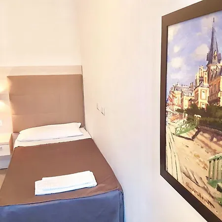 Hotel Academy 3*