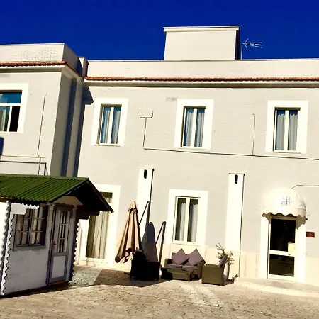 Academy מלון פיומיצ'ינו