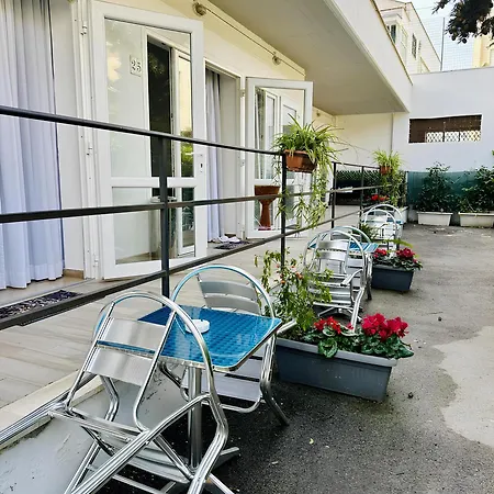 Hotel Academy 3*