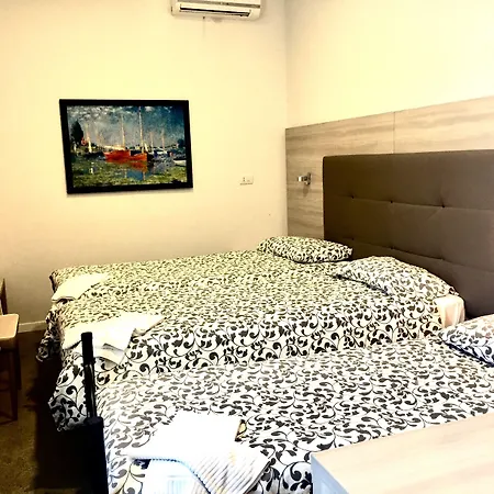 Academy מלון פיומיצ'ינו