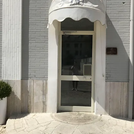 מלון Academy פיומיצ'ינו