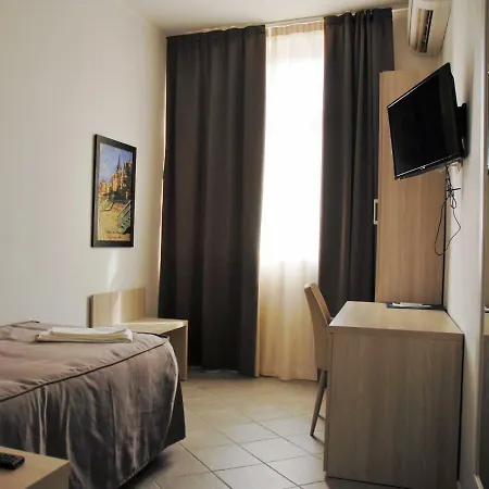 Academy Hotel 3*